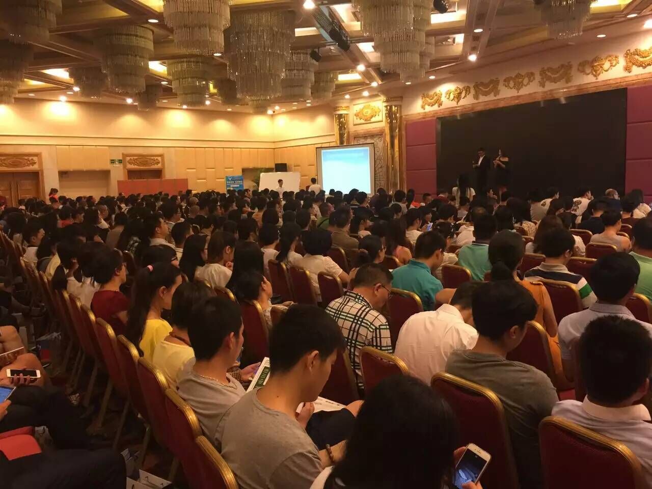 第一頁6月7場線下交流培訓(xùn)會(huì)匯聚上千名外貿(mào)人，火爆各地外貿(mào)圈